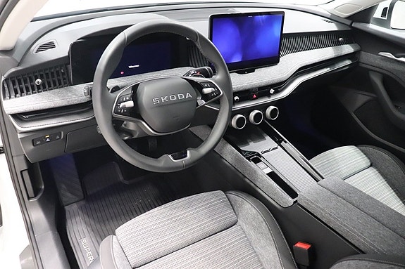 Skoda Superb 9 of 12