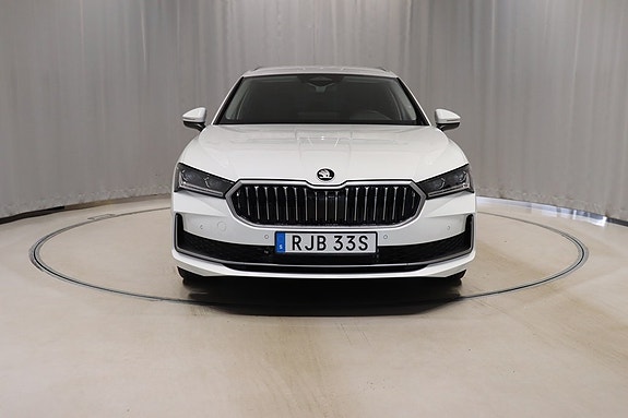 Skoda Superb 2 of 5