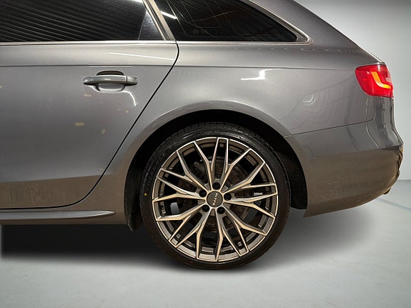 Audi A4 5 of 16