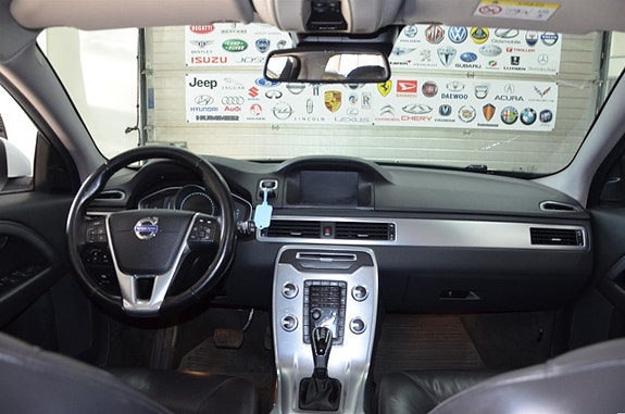Volvo V70 9 of 14