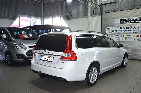 Volvo V70 2 of 14