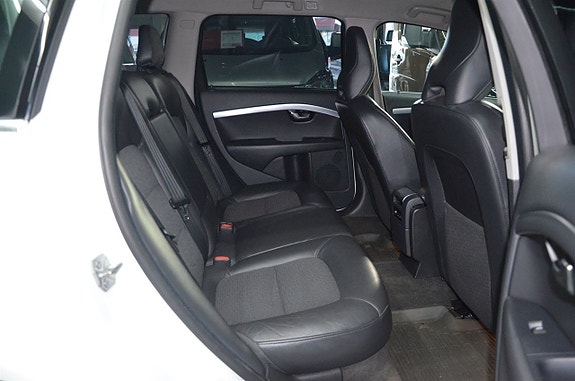 Volvo V70 8 of 14