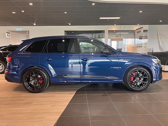 Audi Q7 2 of 5