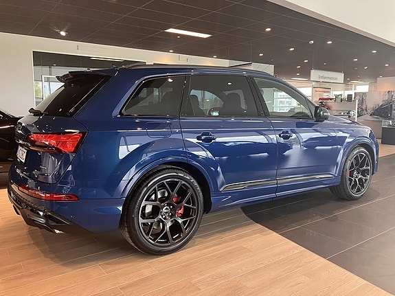 Audi Q7 3 of 5