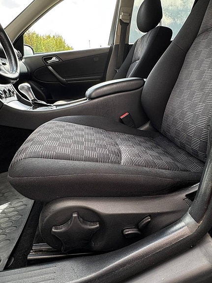 Mercedes-Benz CLA180 d 11 of 16