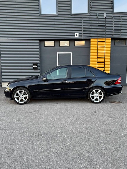 Mercedes-Benz CLA180 d 3 of 5
