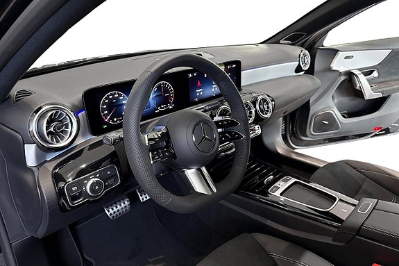 Mercedes-Benz A250 e 9 of 16