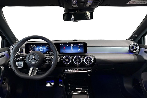 Mercedes-Benz A250 e 8 of 16