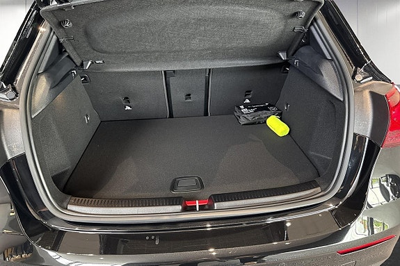 Mercedes-Benz A250 e 16 of 16