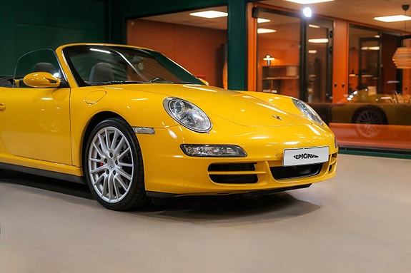 Porsche 911 2 of 5