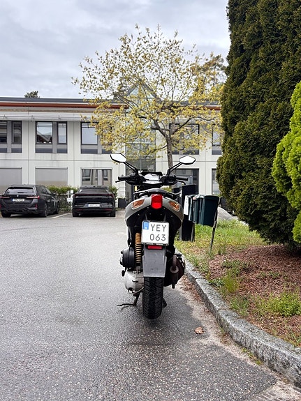 Aprilia SR50 R 2 of 4