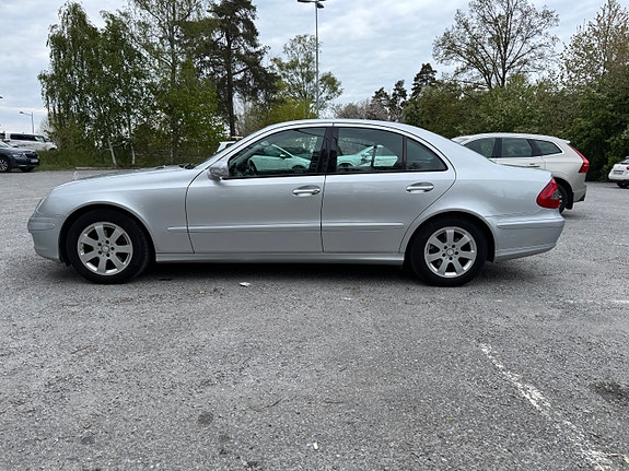 Mercedes-Benz E220 4 of 7