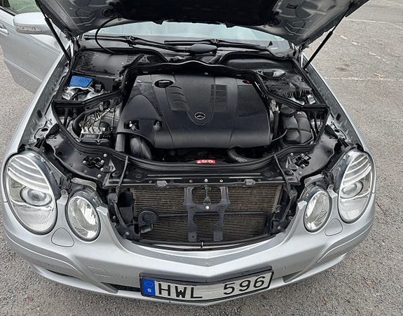 Mercedes-Benz E220 5 of 7