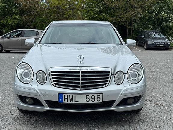 Mercedes-Benz E220 3 of 7