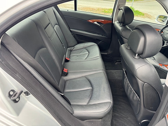 Mercedes-Benz E220 7 of 7