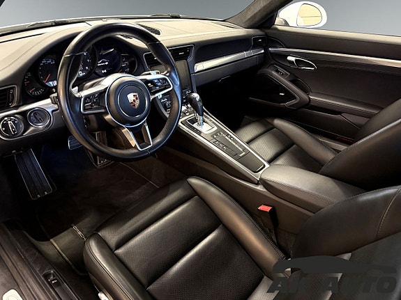 Porsche 911 Carrera 4S 5 of 5