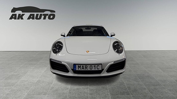 Porsche 911 Carrera 4S 3 of 5