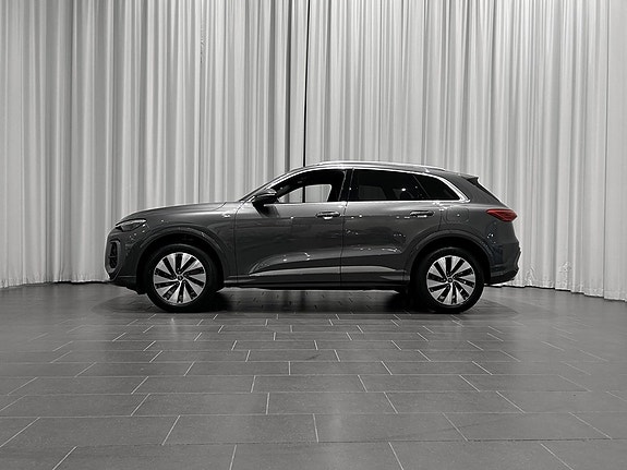 Audi Q5 2 of 15