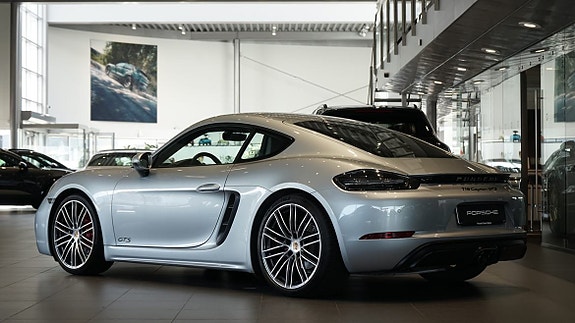 Porsche 718 Cayman GTS 2 of 5
