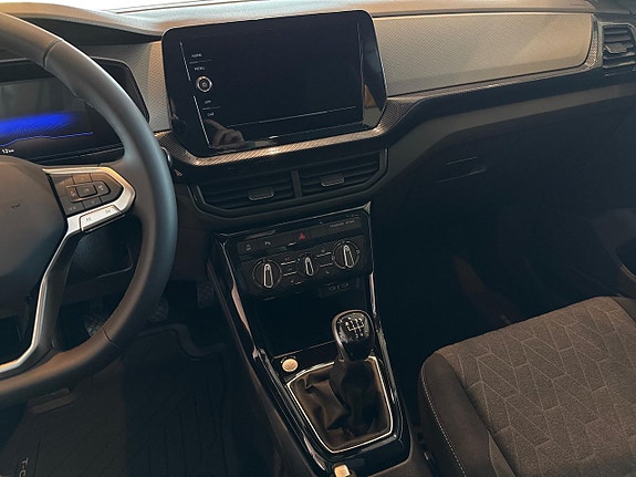 Volkswagen T-Cross 12 of 16