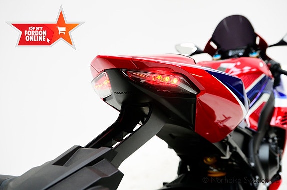 Honda CBR1000RR-R FIREBLADE - Hemleverans 13 of 15