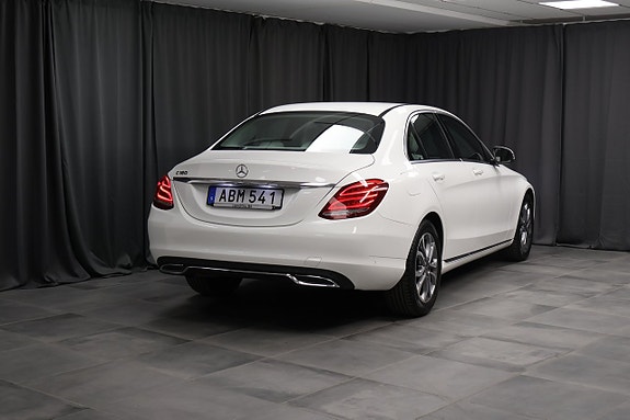 Mercedes-Benz C180 2 of 5