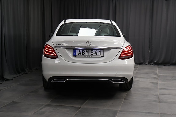 Mercedes-Benz C180 4 of 5