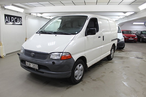 Toyota HiAce 3 of 5