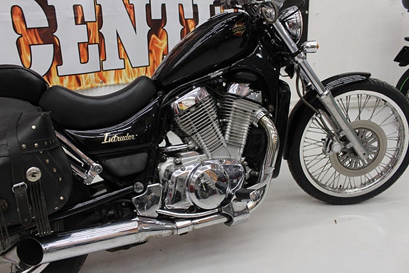 Suzuki VS750 Intruder 3 of 10
