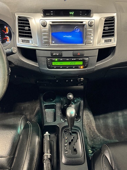 Toyota HiLux 14 of 21