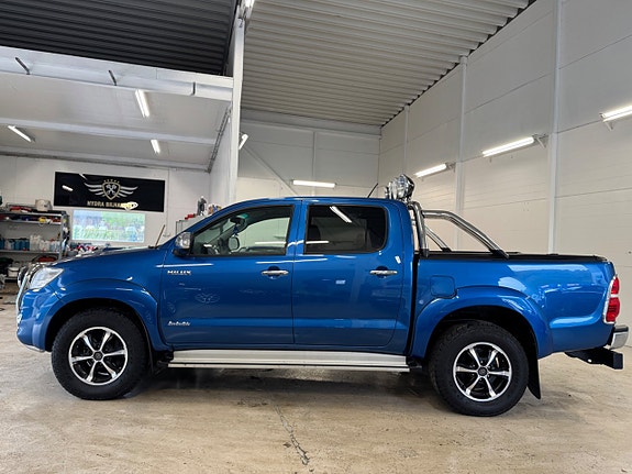 Toyota HiLux 2 of 5