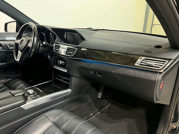 Mercedes-Benz E350 4 of 5