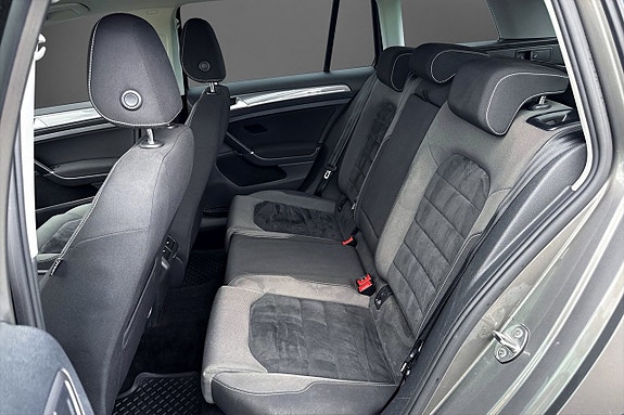Volkswagen Golf Alltrack 13 of 14