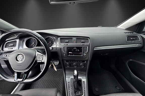 Volkswagen Golf Alltrack 10 of 14