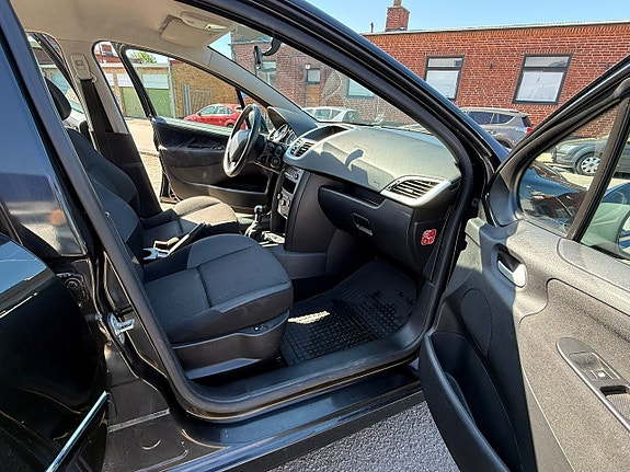 Peugeot 207 12 of 14