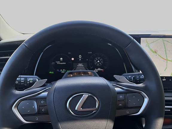Lexus RX450h+ 13 of 16