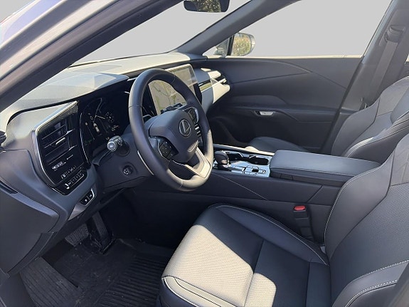Lexus RX450h+ 12 of 16