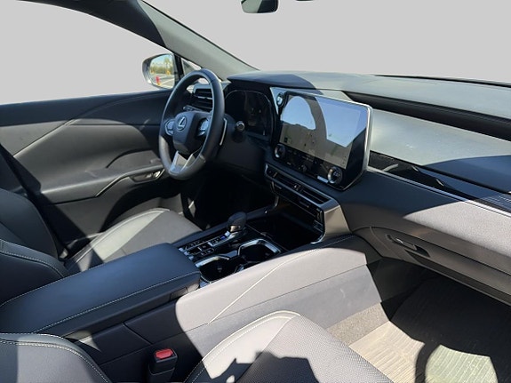 Lexus RX450h+ 8 of 16