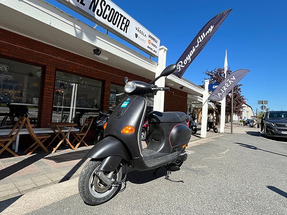 Vespa ET2 30-moped, endast gått 185 mil