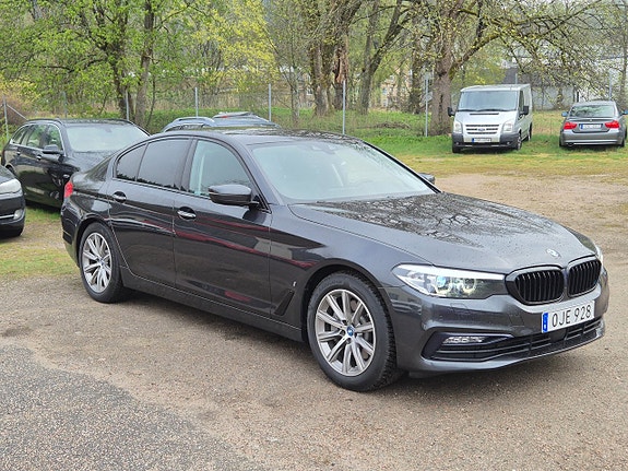 BMW 530e 4 of 5