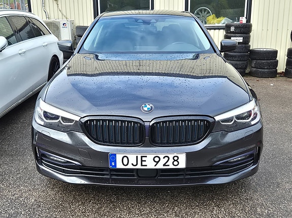 BMW 530e 2 of 5