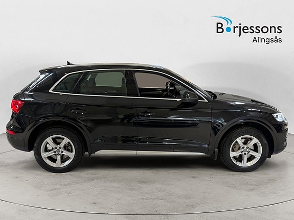 Audi Q5 2 of 5