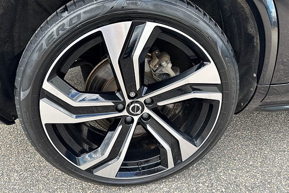 Volvo XC90 10 of 24