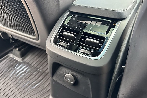 Volvo XC90 24 of 24