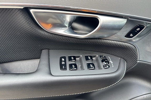 Volvo XC90 14 of 24