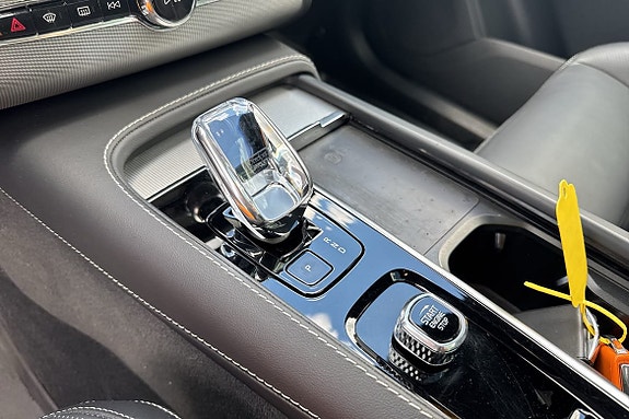 Volvo XC90 16 of 24