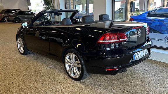 Volkswagen Eos 2 of 5