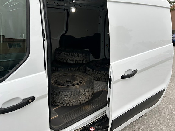 Ford Transit Connect 7 of 11