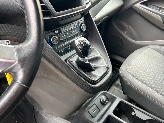 Ford Transit Connect 6 of 11