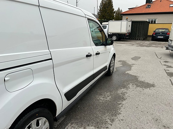 Ford Transit Connect 9 of 11